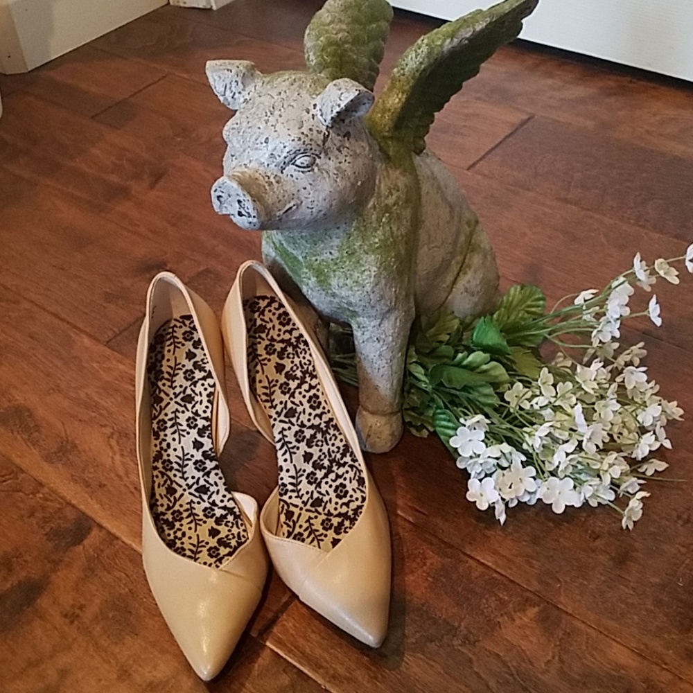Nine West Nude Leather Pump